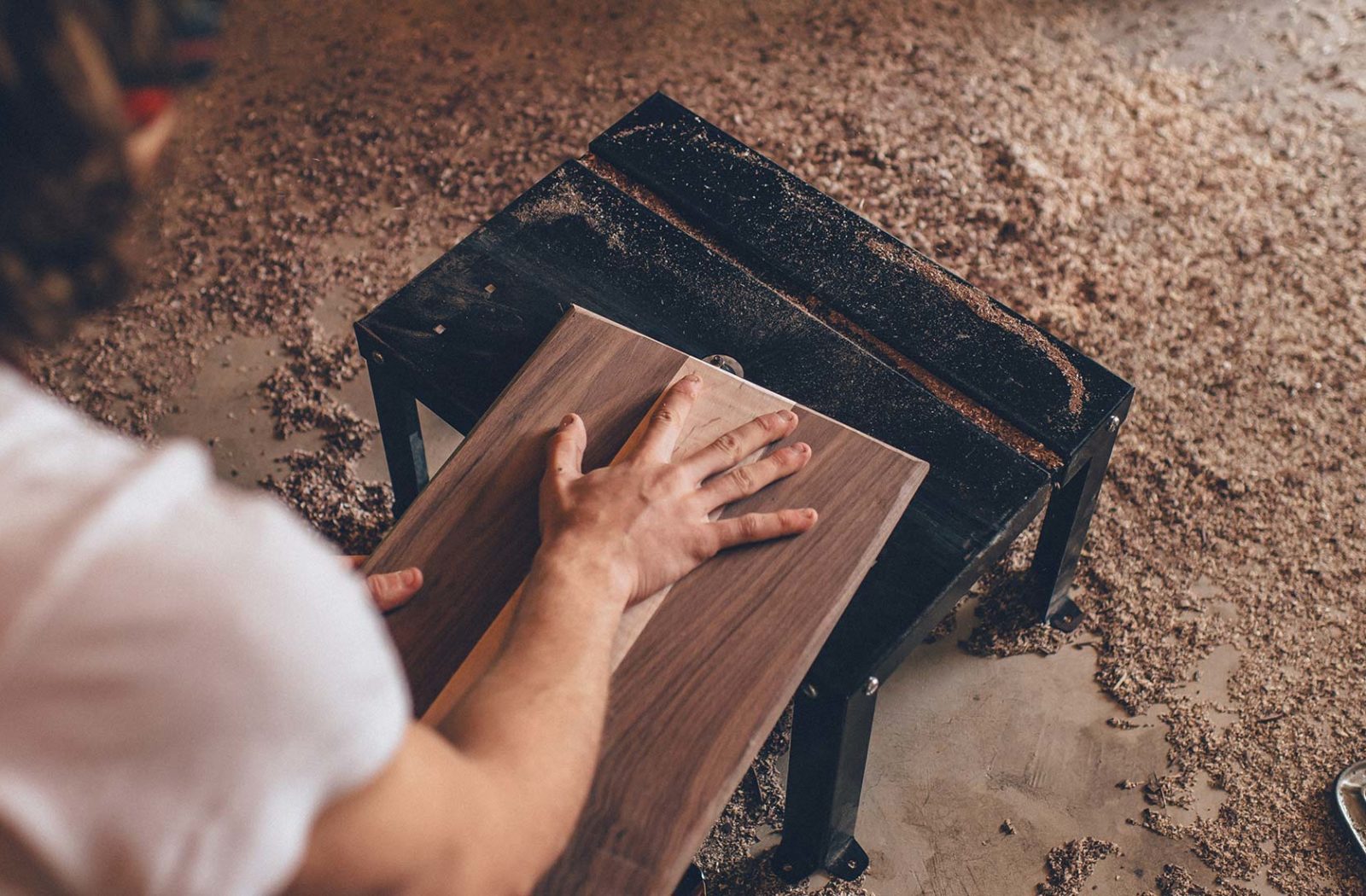 3 Surprising Benefits Wood Stain Has Over Paint